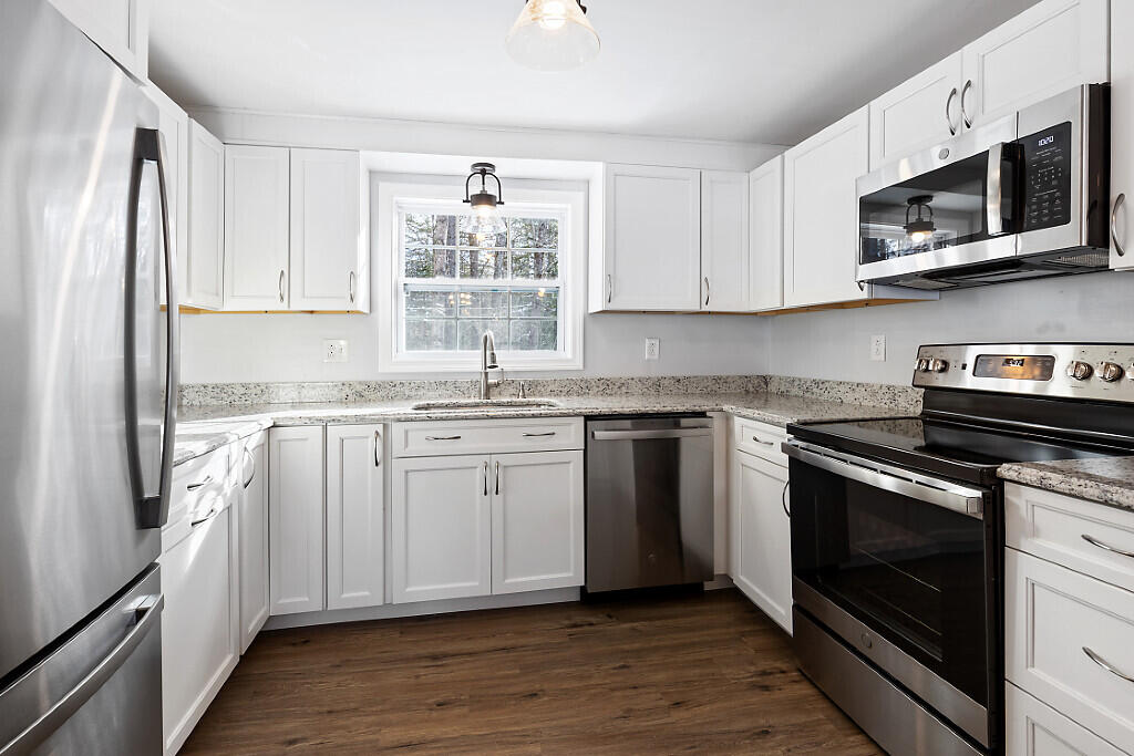 27 Common Road Dixfield ME 04224