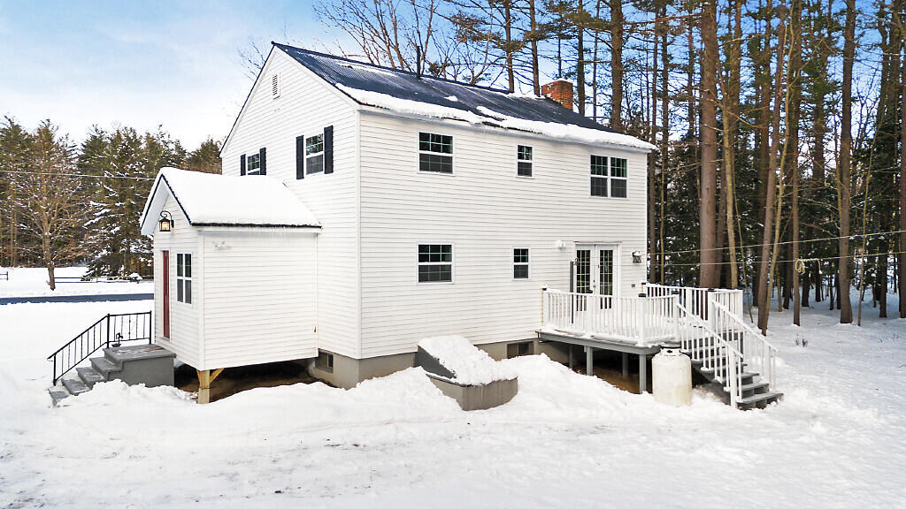 27 Common Road Dixfield ME 04224