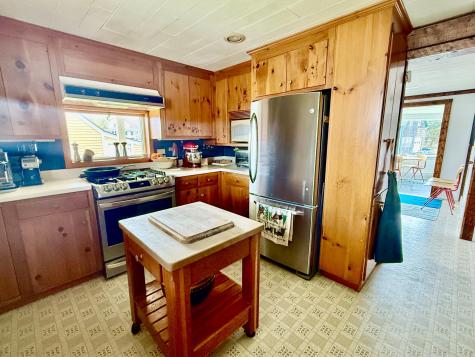 27 Clamshell Alley Vinalhaven ME 04863