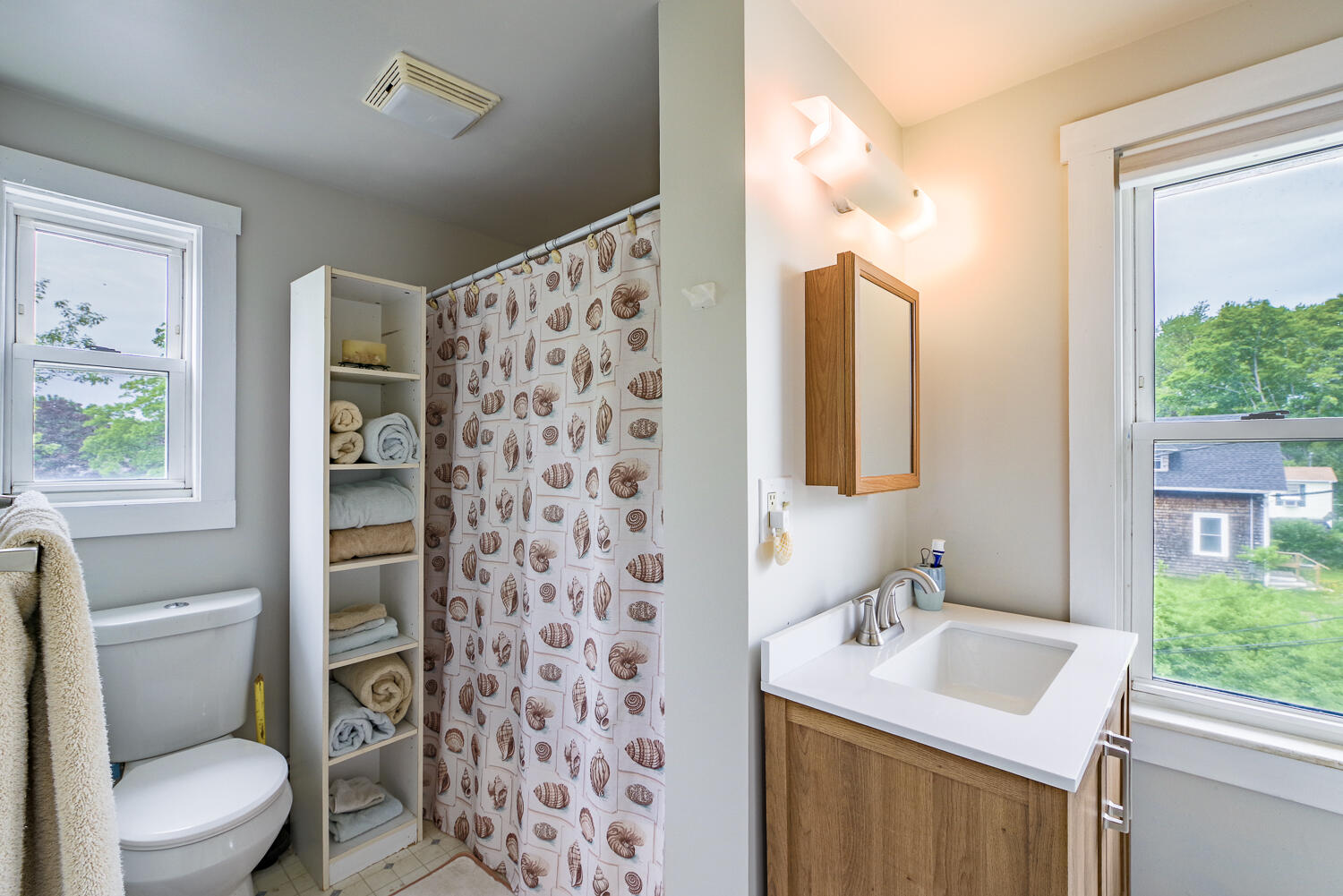 16 Lawn Avenue Rockland ME 04841