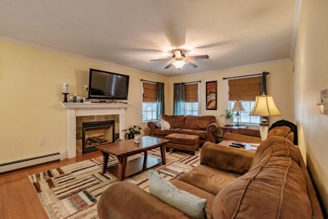 9 Eisenhower Court Naples ME 04055