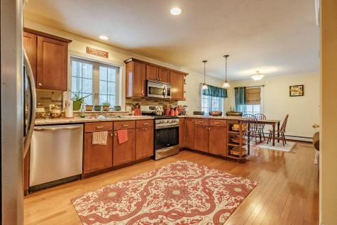 9 Eisenhower Court Naples ME 04055