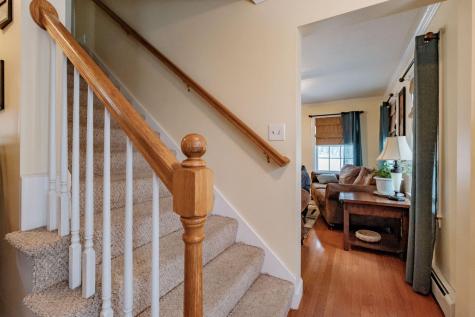 9 Eisenhower Court Naples ME 04055