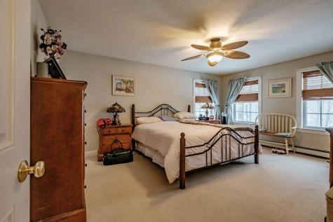 9 Eisenhower Court Naples ME 04055
