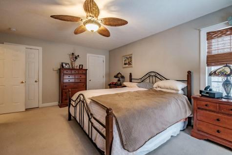 9 Eisenhower Court Naples ME 04055