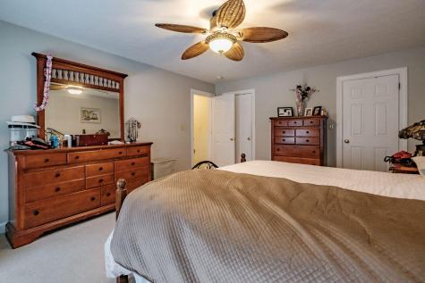 9 Eisenhower Court Naples ME 04055