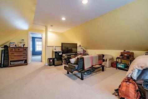 9 Eisenhower Court Naples ME 04055