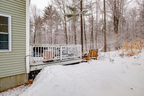 9 Eisenhower Court Naples ME 04055