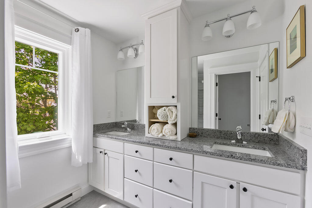 77 O'neil Street South Portland ME 04106