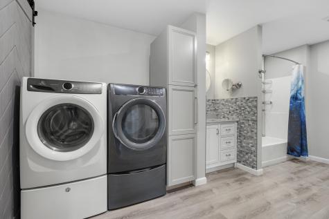 16 Godrics Hollow Sidney ME 04330