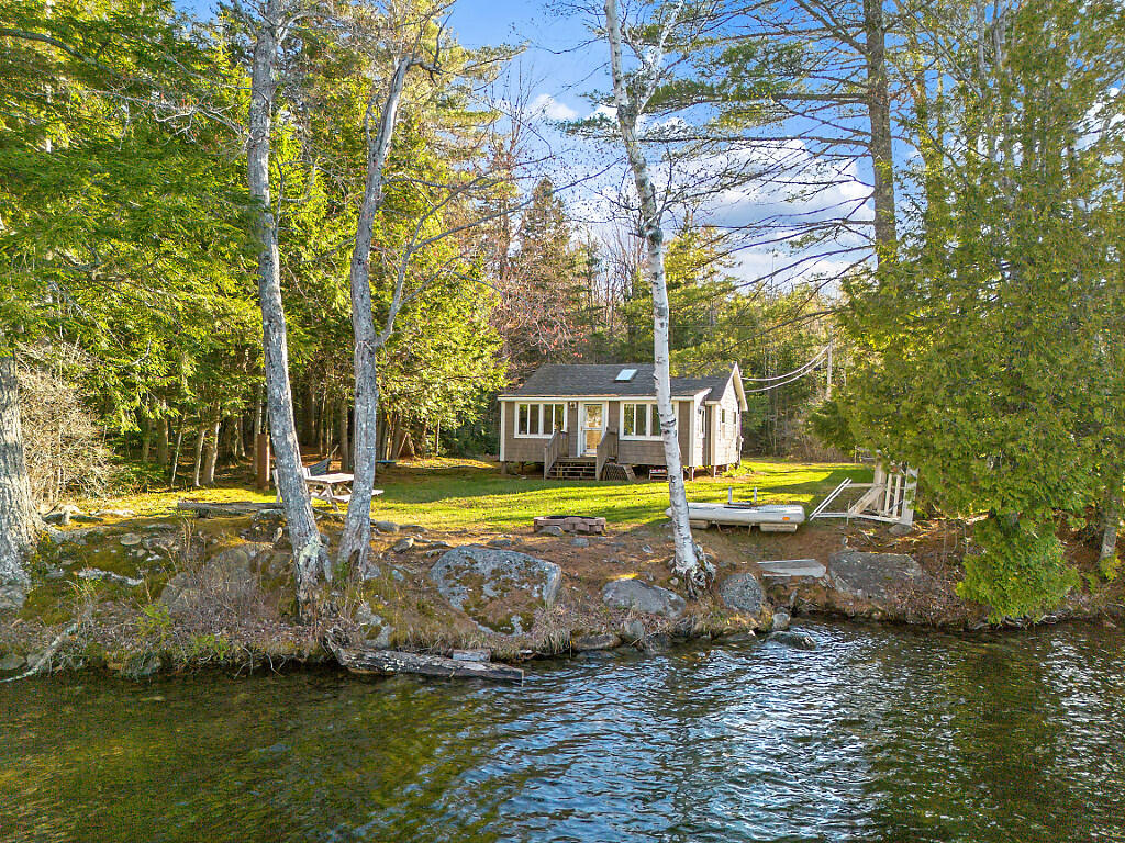 38 Jacoby Lane Searsport ME 04974