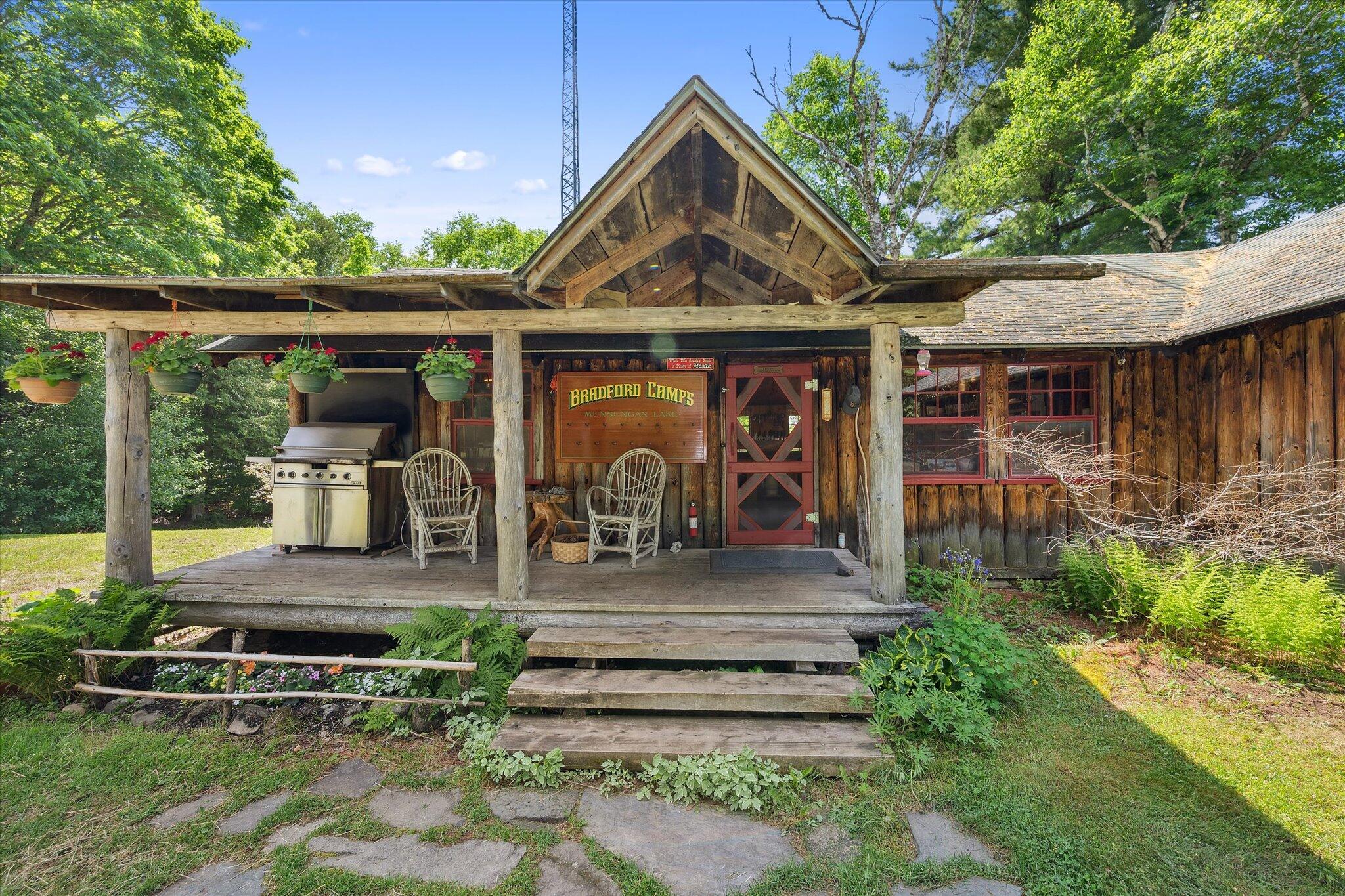 0 Bradford Camps, Munsungan Lake T8 R10 Wels ME 04732