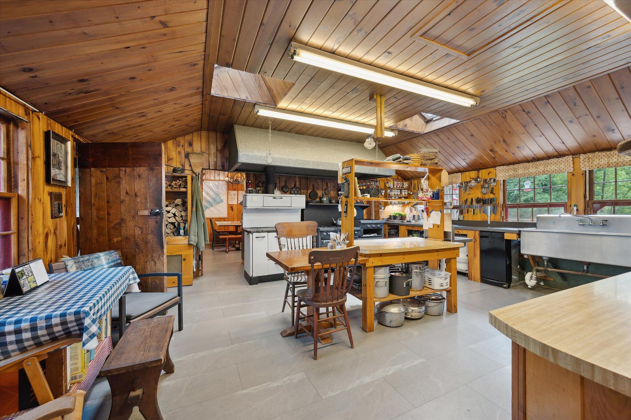 0 Bradford Camps, Munsungan Lake T8 R10 Wels ME 04732