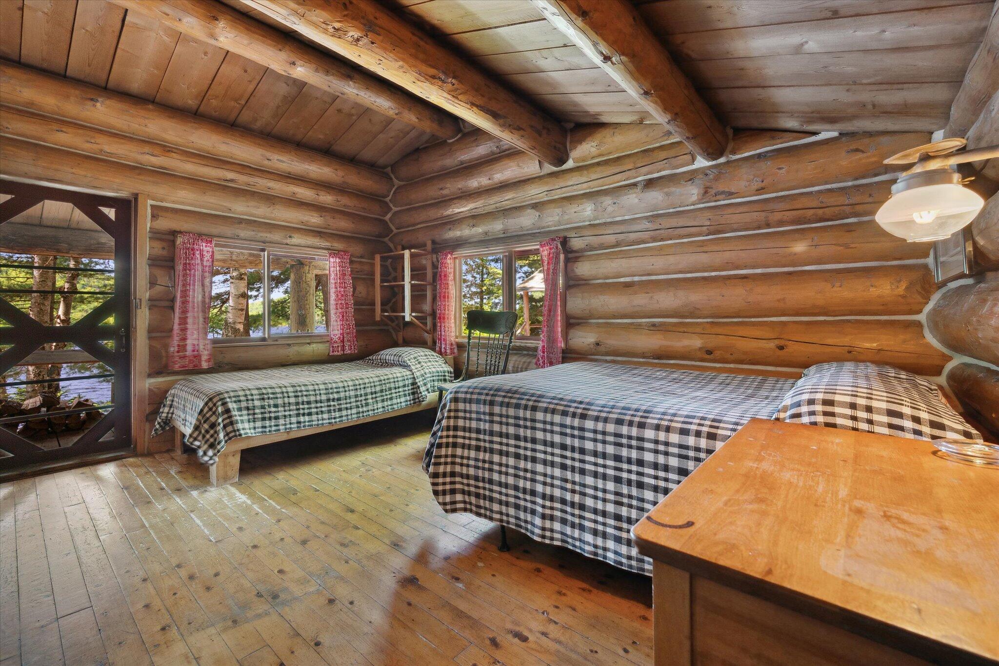 0 Bradford Camps, Munsungan Lake T8 R10 Wels ME 04732