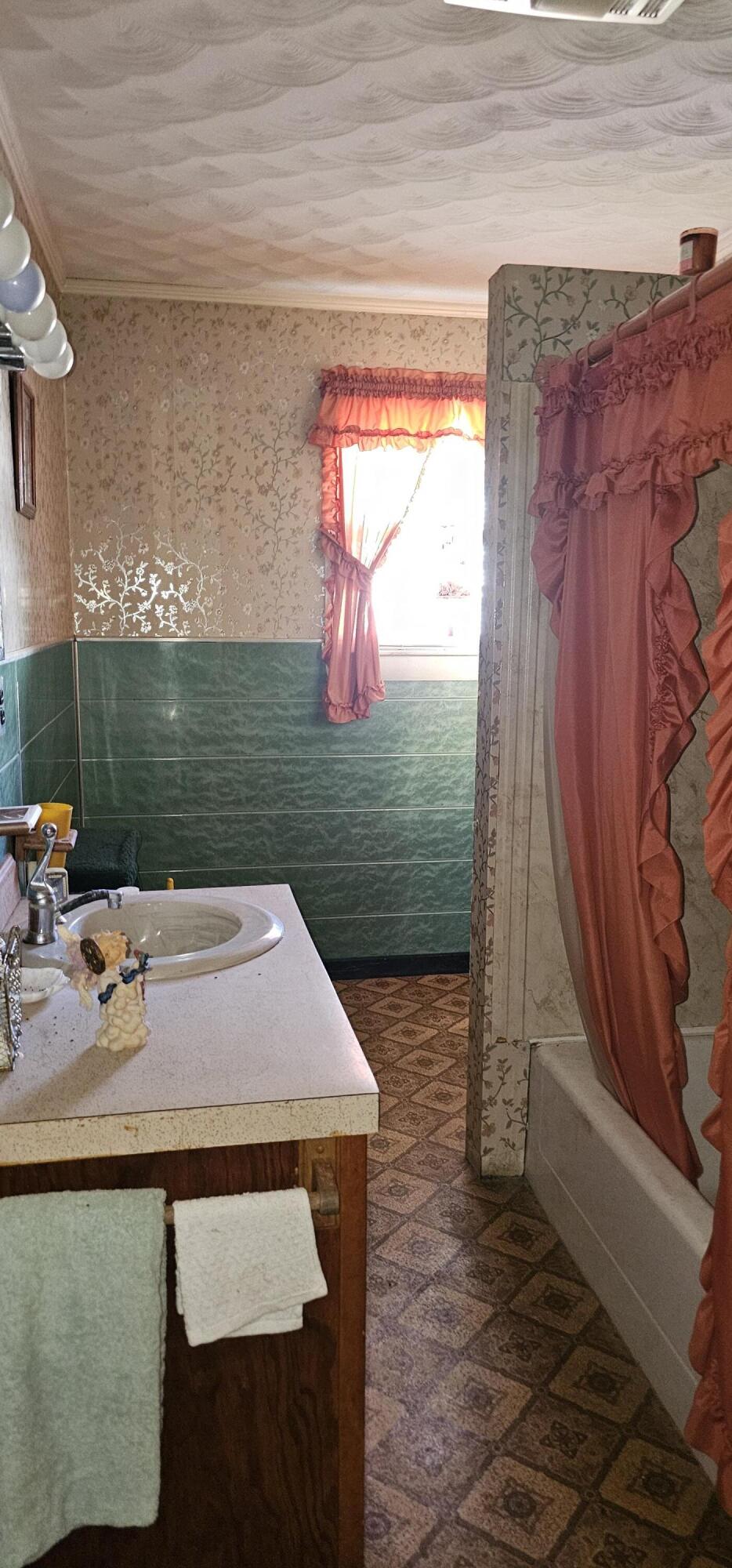 28.5 Elm Street Fairfield ME 04937