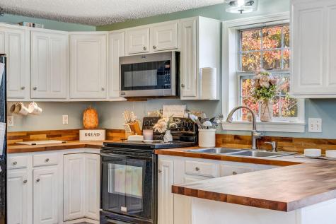 317 Cross Road Cushing ME 04563