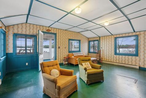 16 Breezy Point Road Naples ME 04055