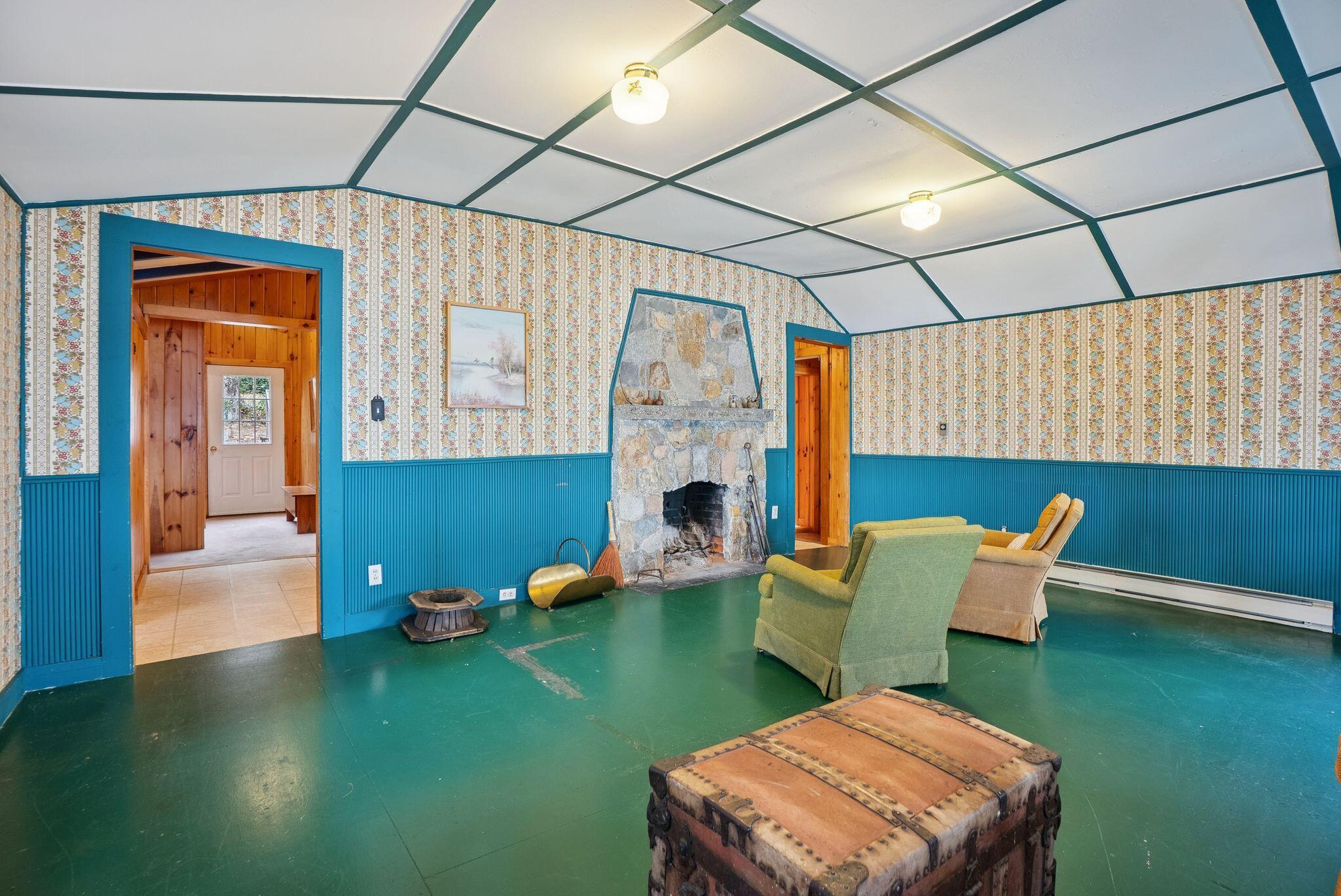 16 Breezy Point Road Naples ME 04055