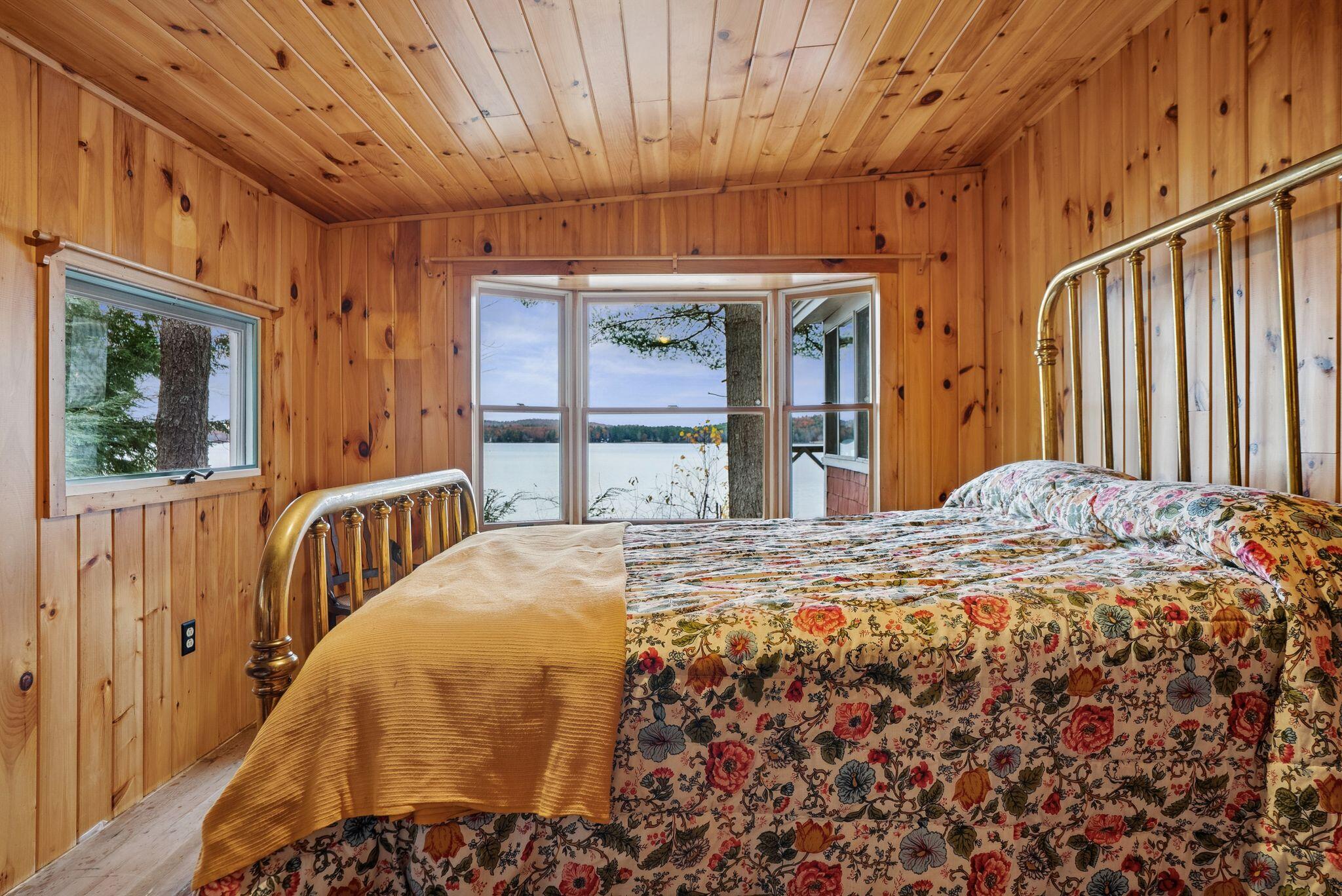 16 Breezy Point Road Naples ME 04055