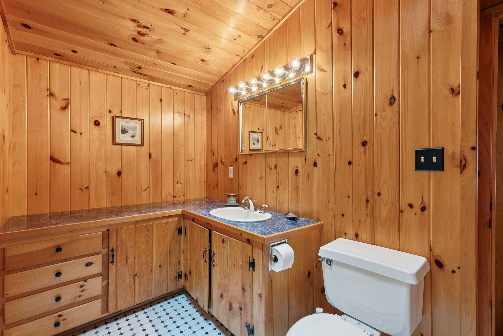 16 Breezy Point Road Naples ME 04055