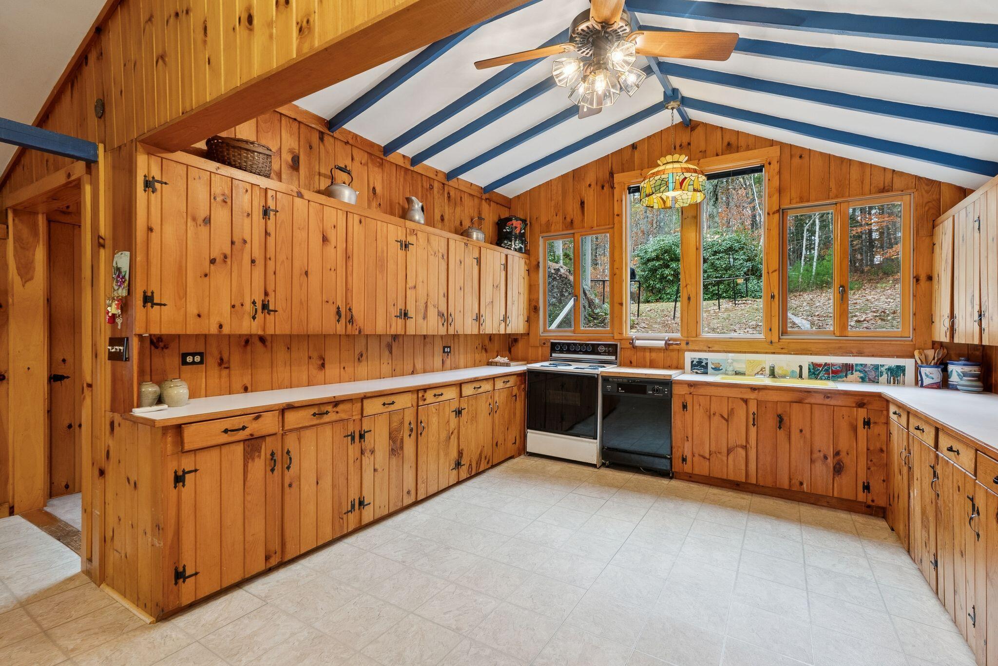 16 Breezy Point Road Naples ME 04055