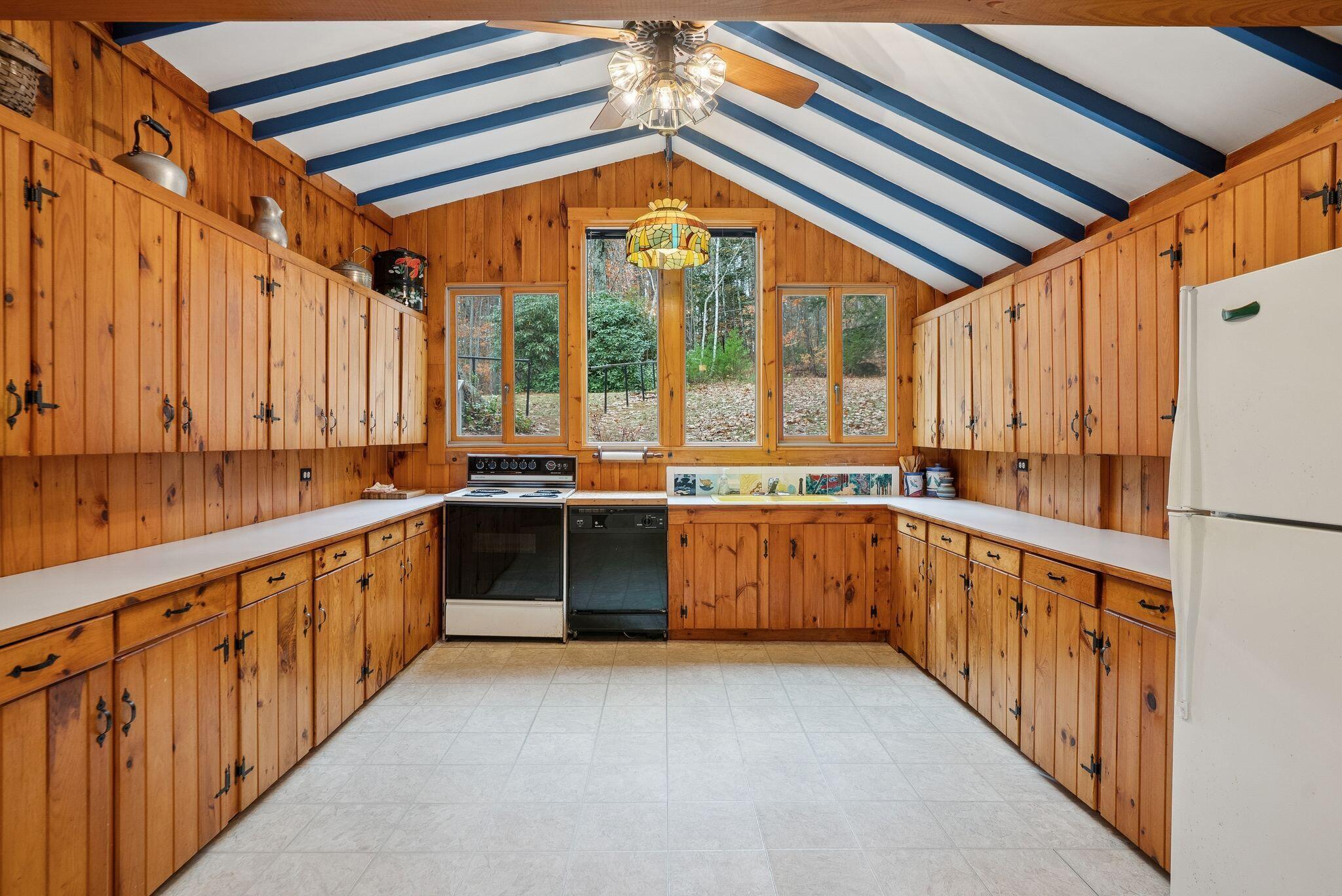 16 Breezy Point Road Naples ME 04055