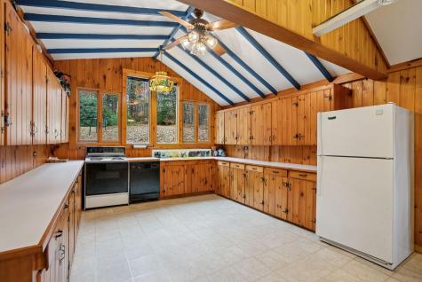 16 Breezy Point Road Naples ME 04055