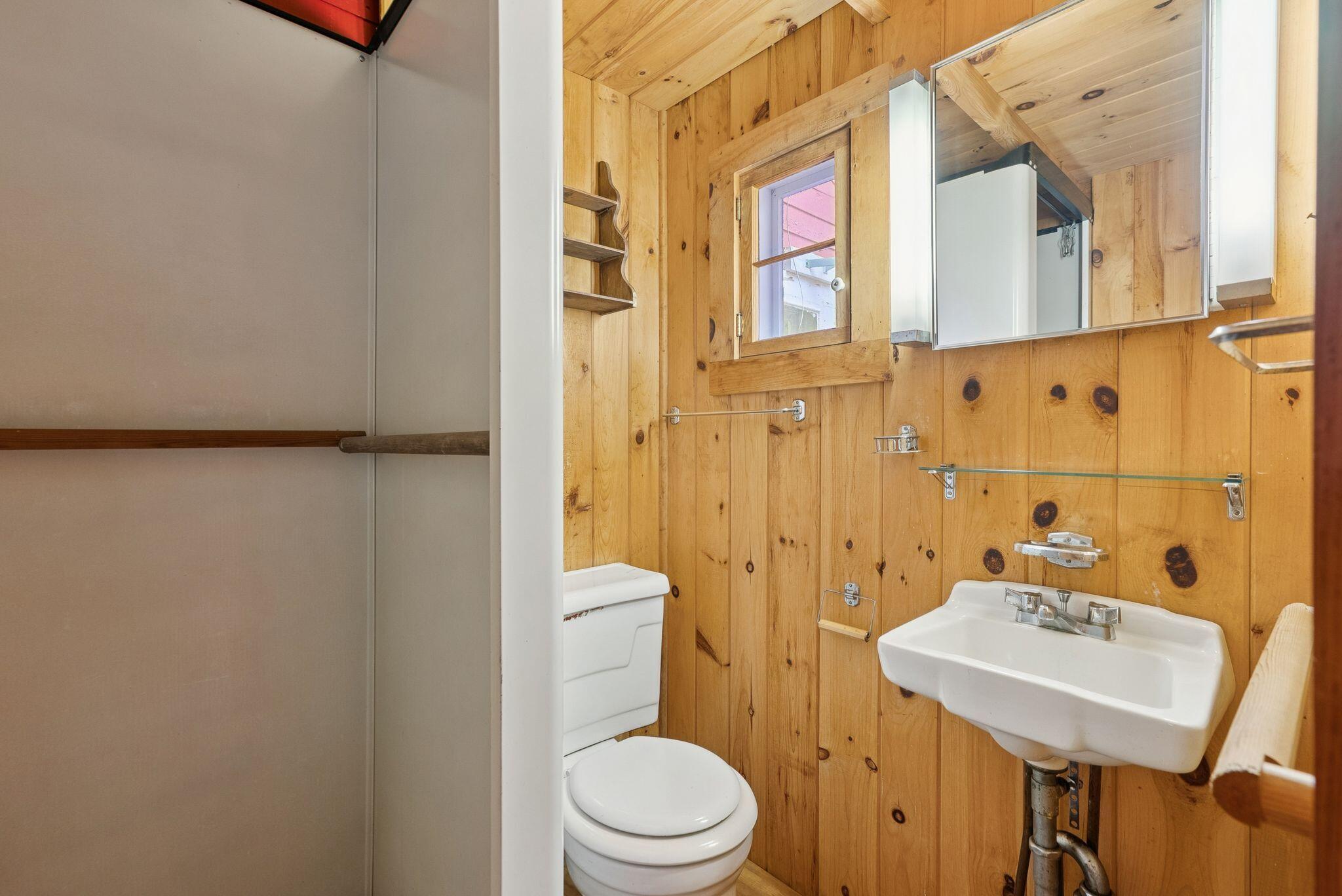 16 Breezy Point Road Naples ME 04055