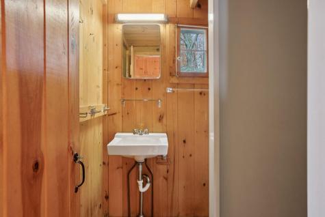 16 Breezy Point Road Naples ME 04055