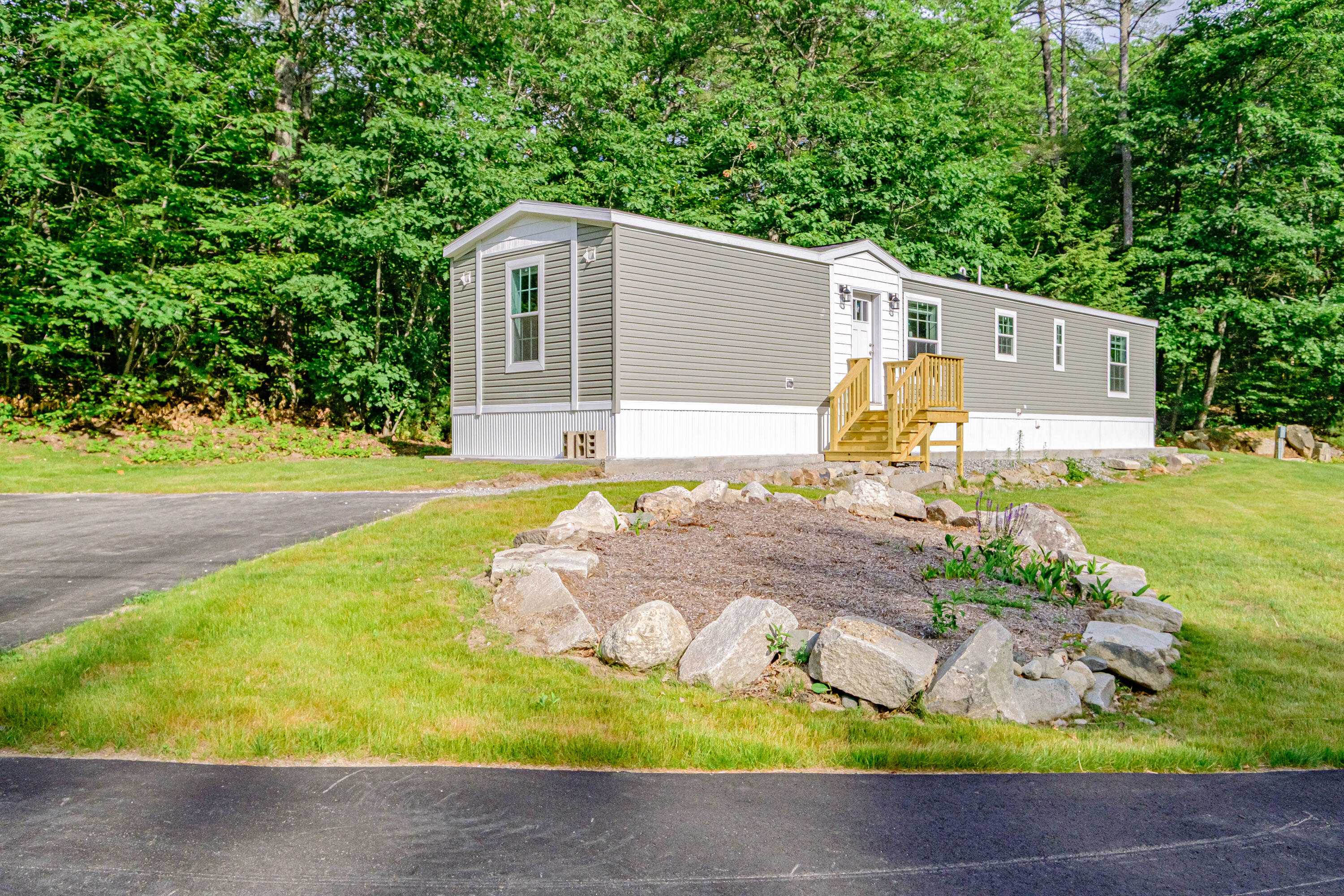 2 Laurik Lane Naples ME 04055