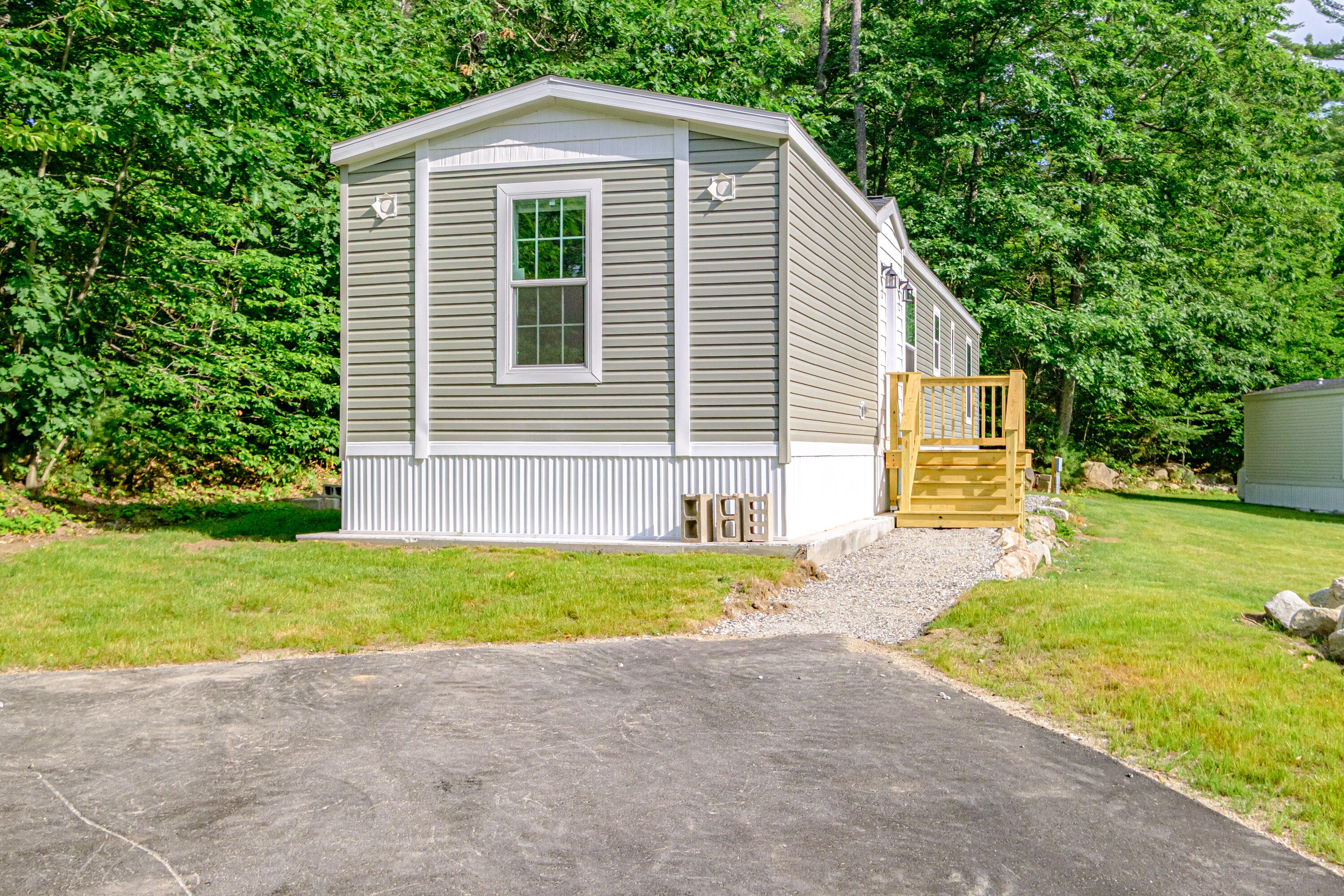 2 Laurik Lane Naples ME 04055