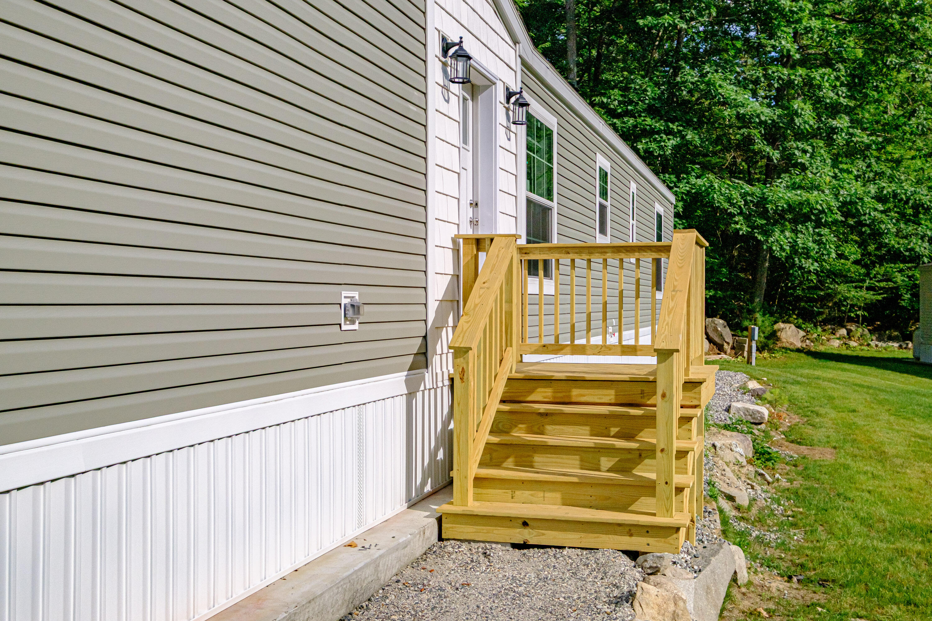 2 Laurik Lane Naples ME 04055