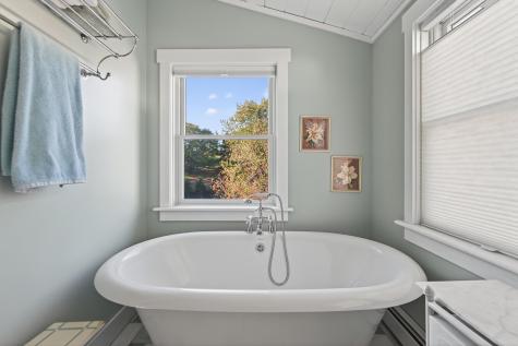 202 Two Lights Road Cape Elizabeth ME 04107
