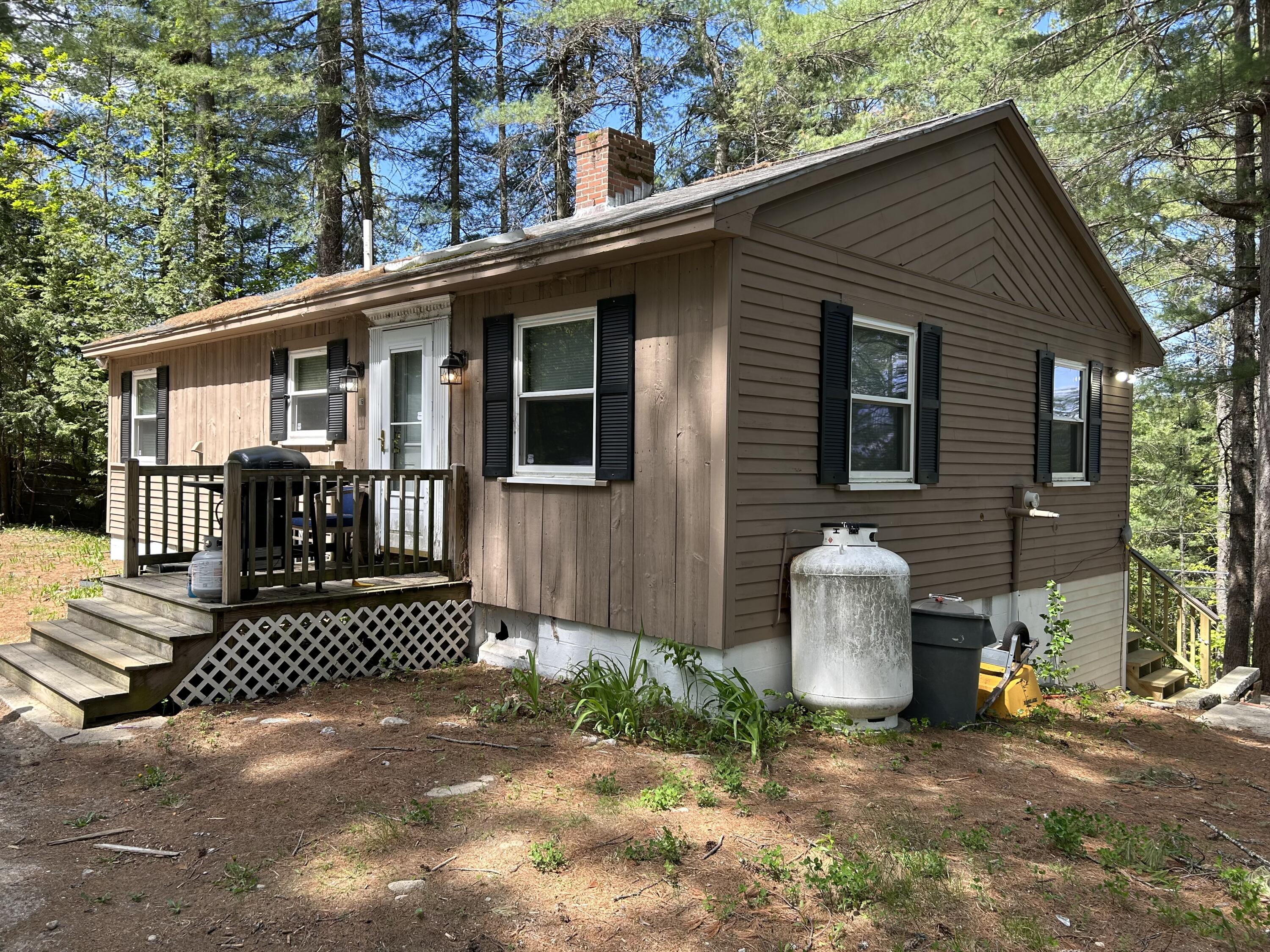 16 Peterson Road Raymond ME 04071