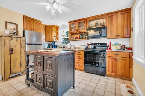 4 Wayne Circle Scarborough ME 04074