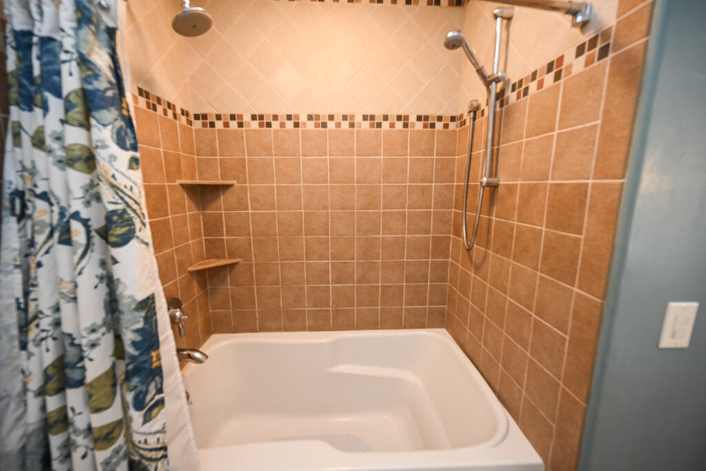 72 Nottingham Way Brewer ME 04412