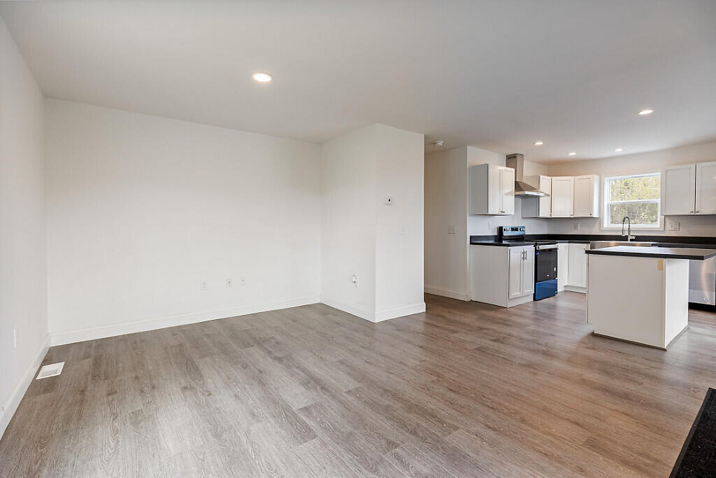 11 Cookson Road Burnham ME 04922