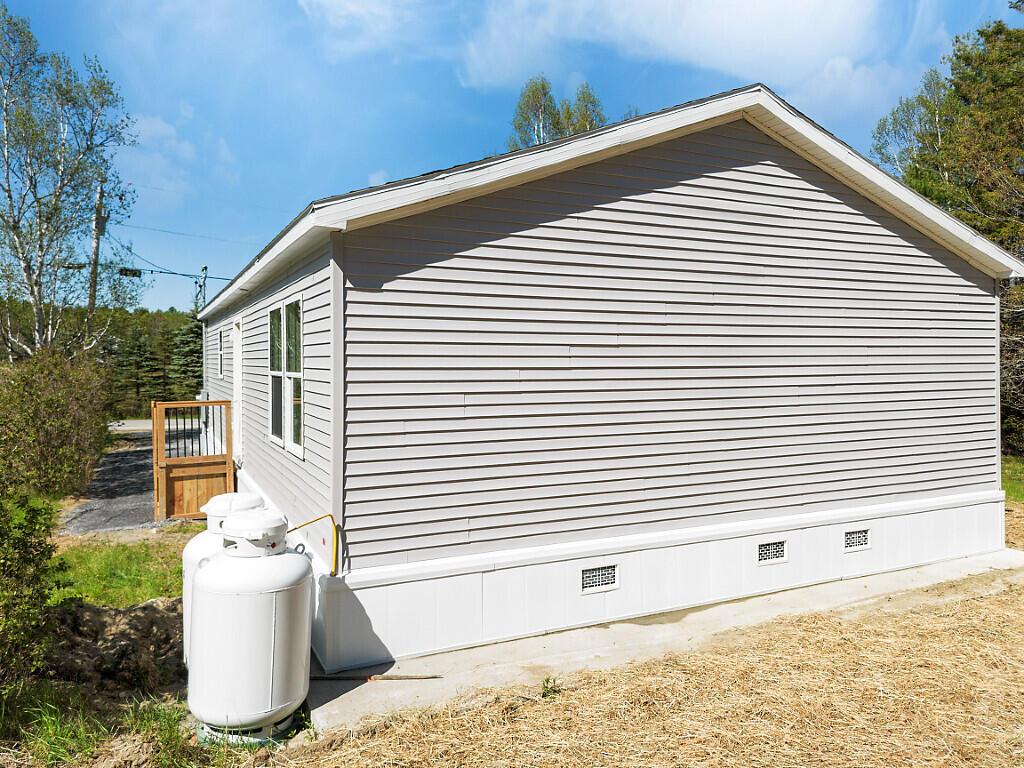 11 Cookson Road Burnham ME 04922