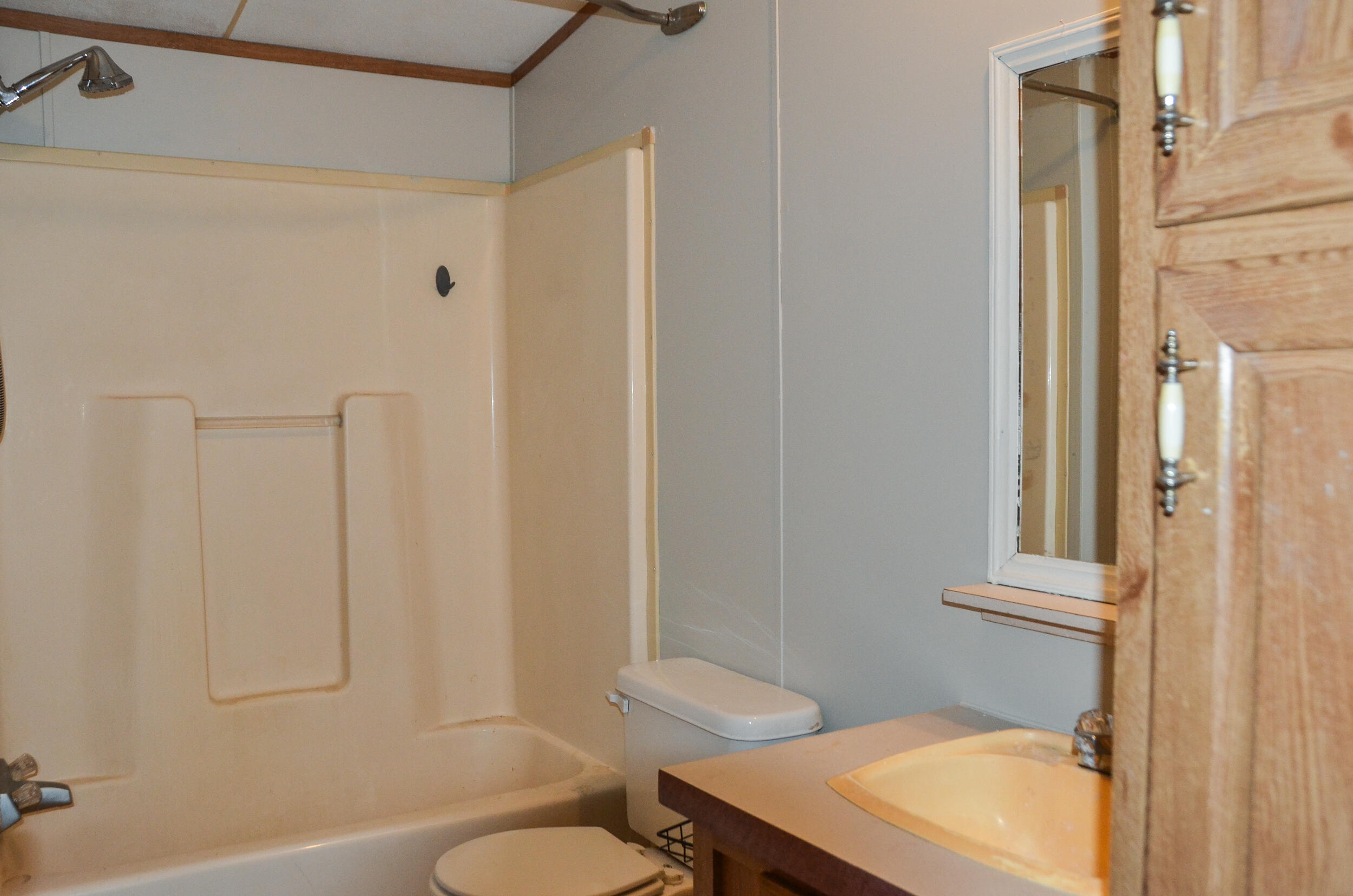 65 Weeks Road Gardiner ME 04345