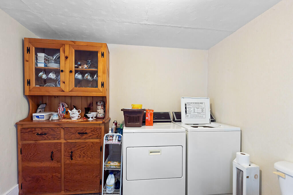 82 Quaker Hill Road Albion ME 04910