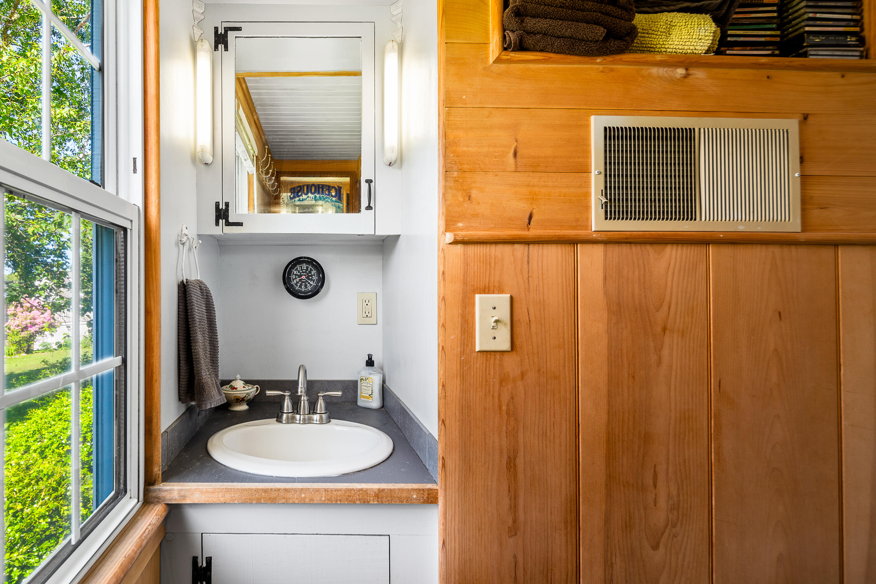 5 Chestnut Street Vinalhaven ME 04863