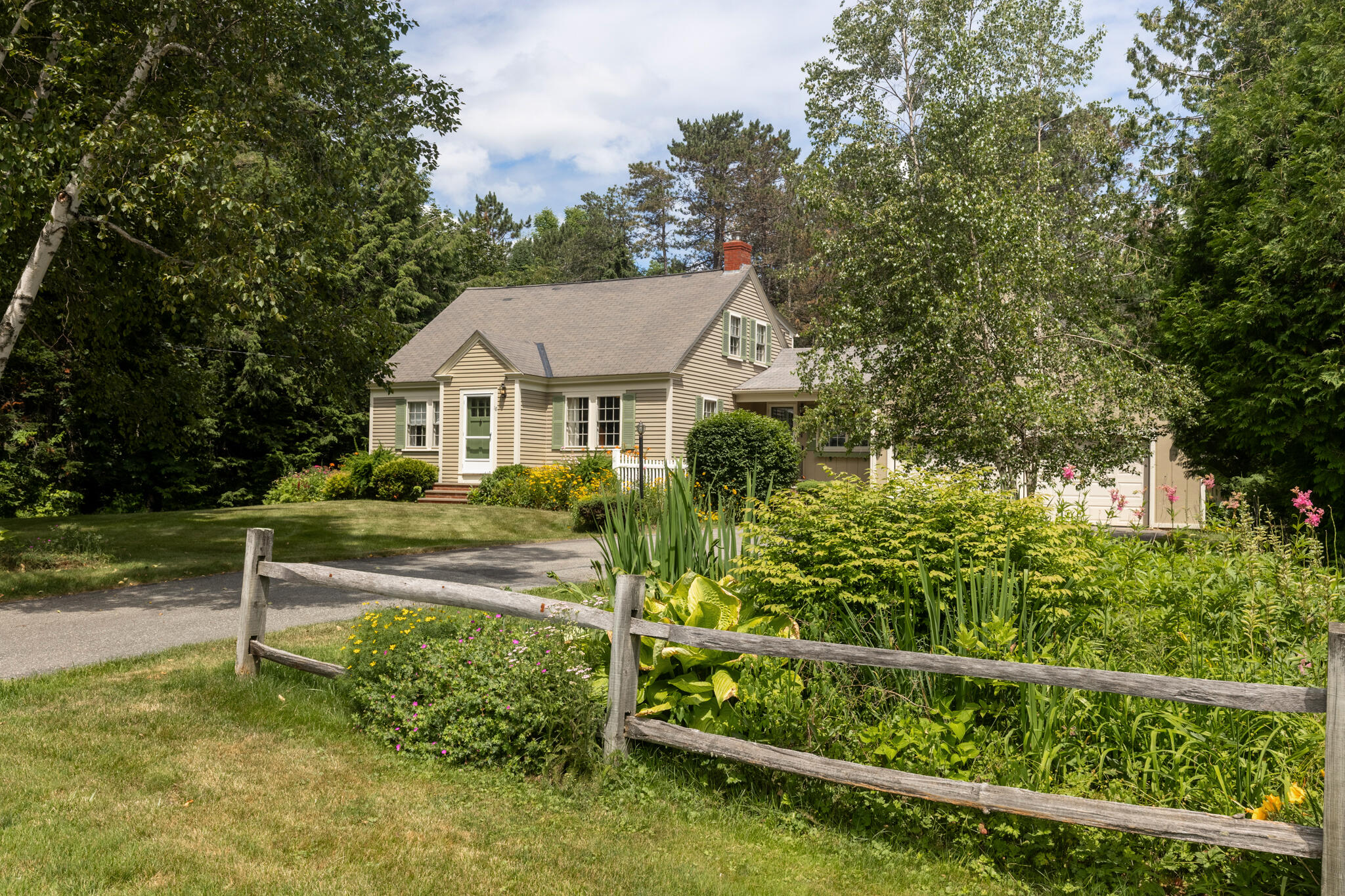 18 Canoe Club Road Hampden ME 04444