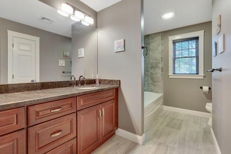 10 Rileys Way Falmouth ME 04105
