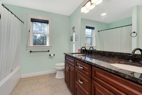 10 Rileys Way Falmouth ME 04105