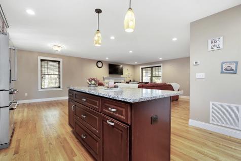 10 Rileys Way Falmouth ME 04105