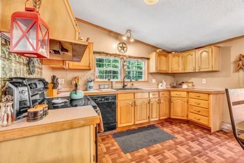 17 Harmon's Corner Road Auburn ME 04210