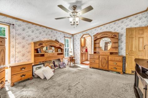 17 Harmon's Corner Road Auburn ME 04210