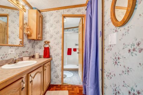 17 Harmon's Corner Road Auburn ME 04210