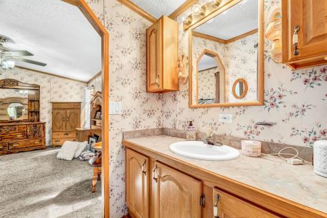 17 Harmon's Corner Road Auburn ME 04210