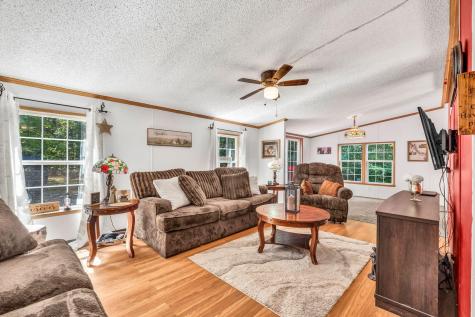 17 Harmon's Corner Road Auburn ME 04210